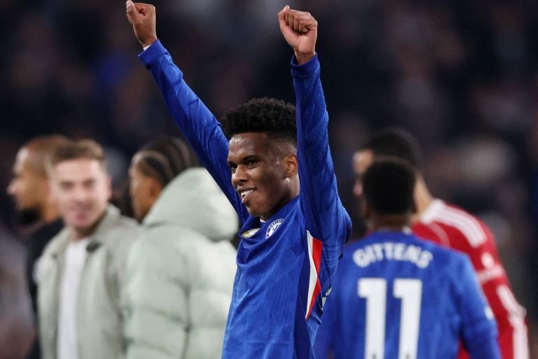 Chelsea beat Liverpool with late Estevao goal as Arsenal top Premier League