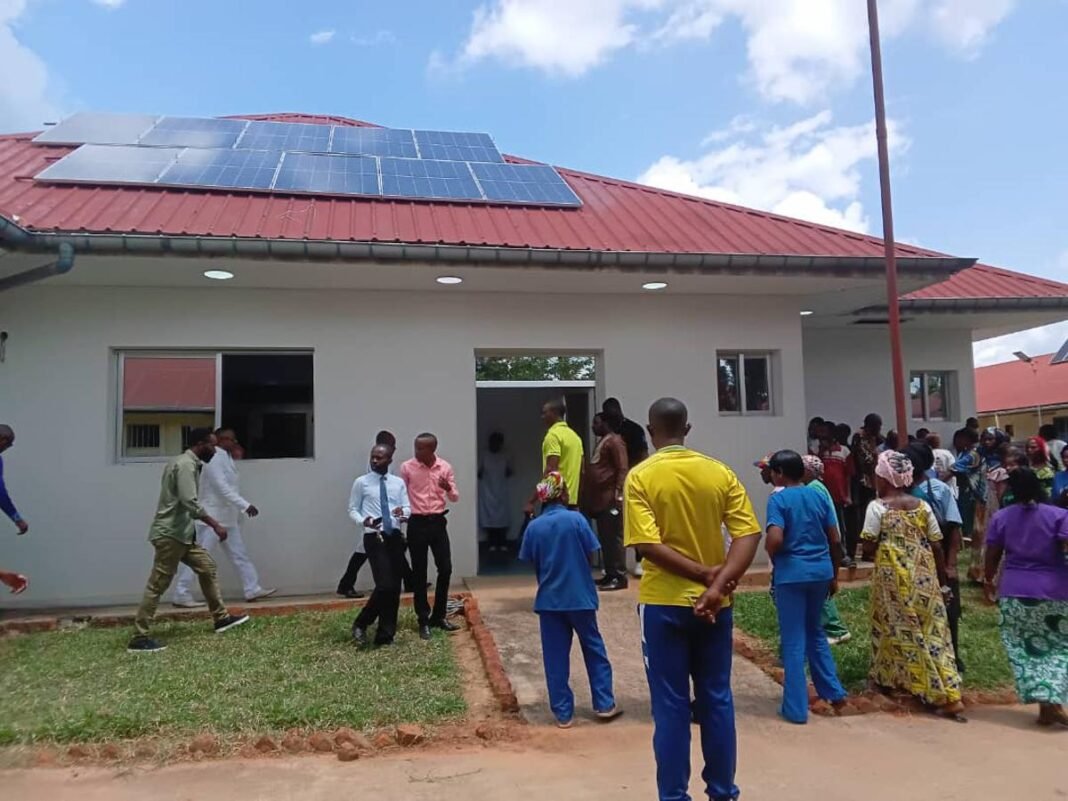 Electrification du bloc opératoire moderne de Kindu grâce à l’énergie solaire