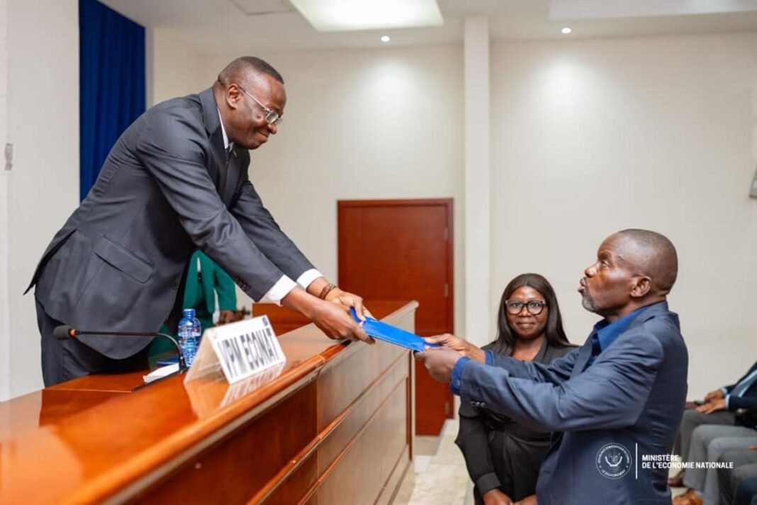 Daniel Mukoko clôture les travaux de révision du cadre réglementaire du petit commerce et du commerce de détail