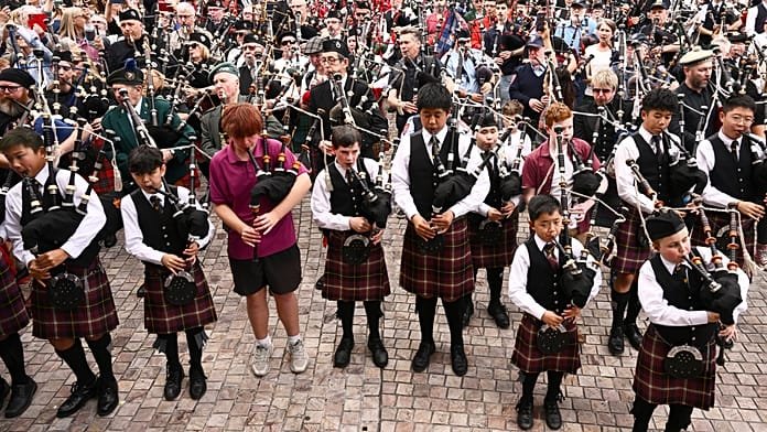 Bagpipers in Melbourne set world record with AC/DC performance