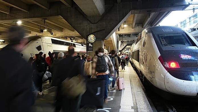 Paris police wound knife-wielding man at Montparnasse train station, prosecutor says