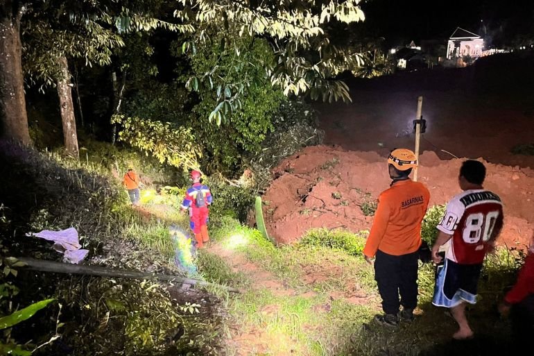 At least 2 dead, 21 missing in landslides in Indonesia’s Java island