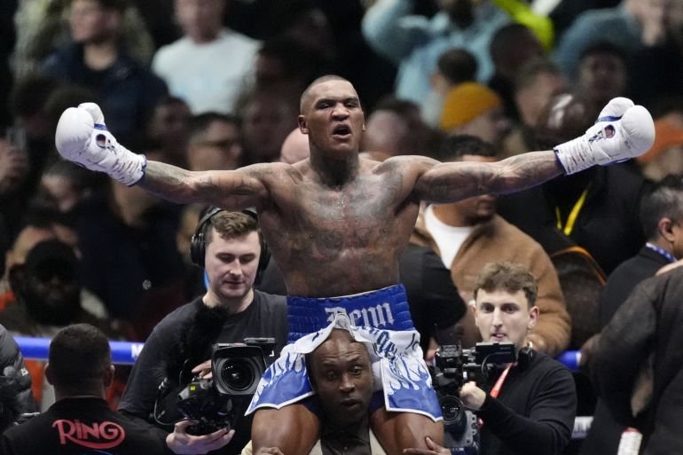 Benn dominates Eubank Jr in boxing rematch to win middleweight clash