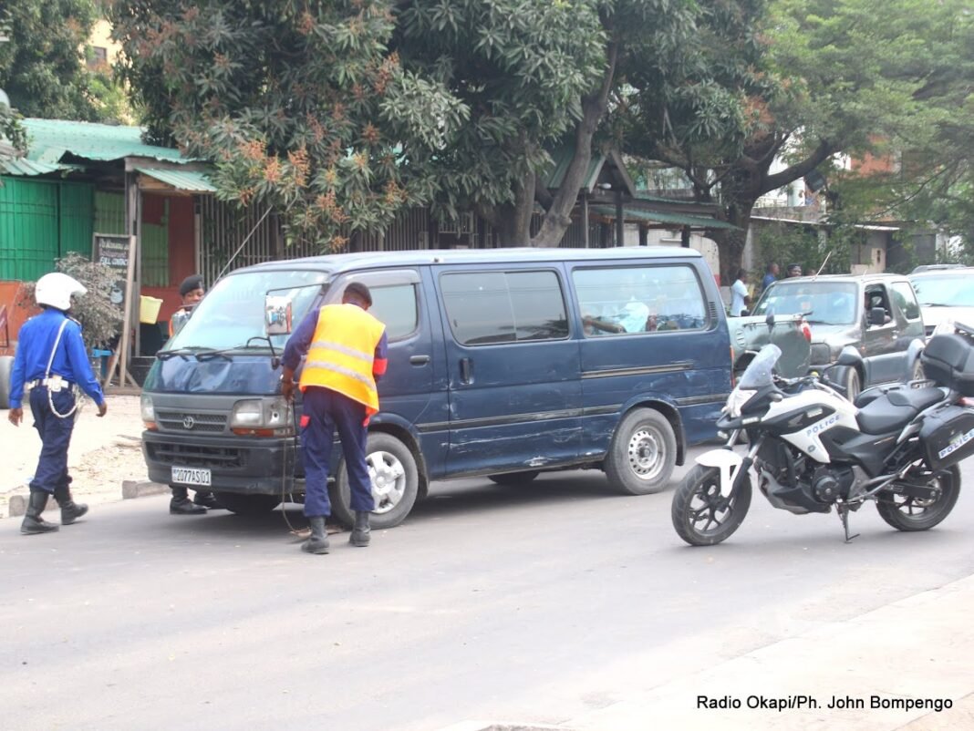 Le contrôle des permis de conduire cause des perturbations de circulation à Kinshasa