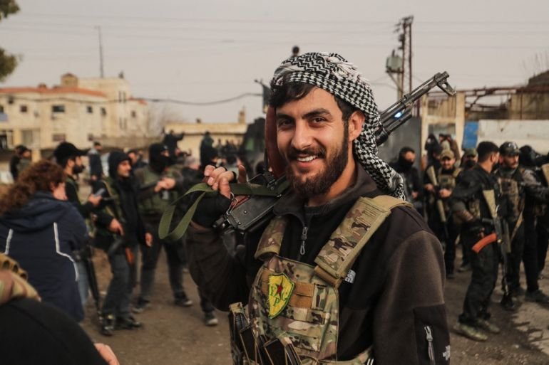 US transfers ISIL detainees to Iraq as northeast Syria base draws down