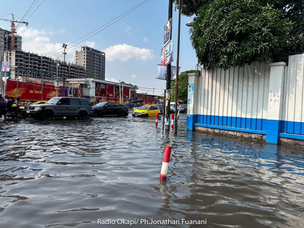 Fortes pluies, inondations et érosions paralysent Kinshasa