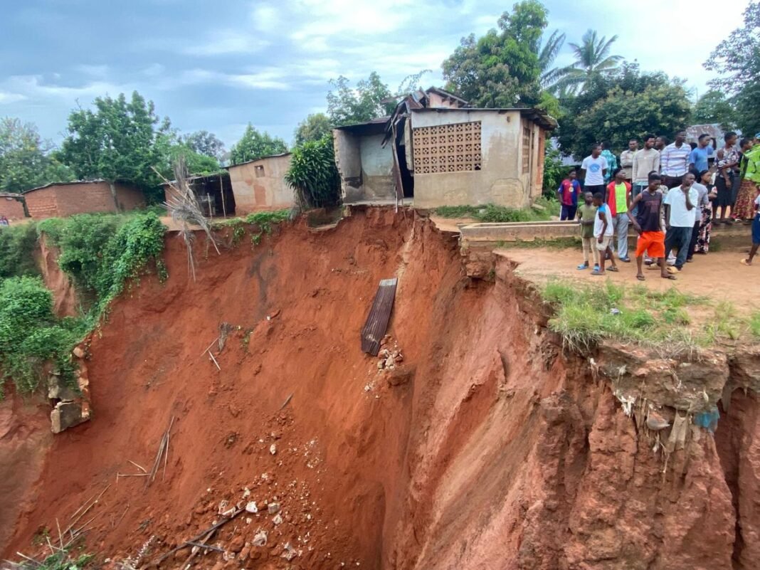 Ravin Kamuandu de Kananga : plus de 200 maisons déjà englouties (Société civile)