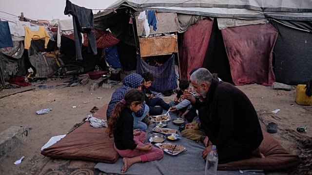 Gaza: Residents mark Ramadan amid food shortages