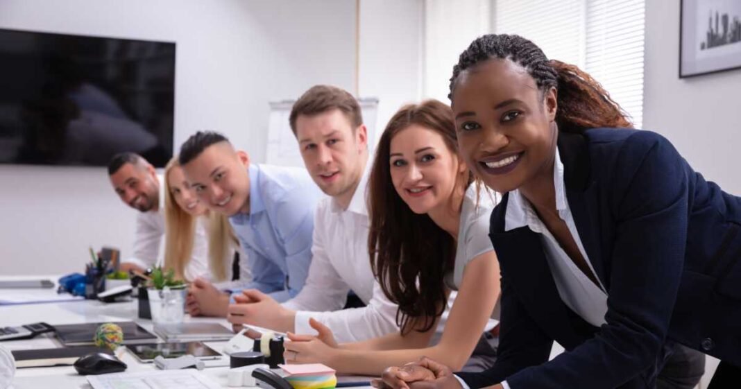 Entrepreneur’s Choice: Contract Versus Full-Time Employees