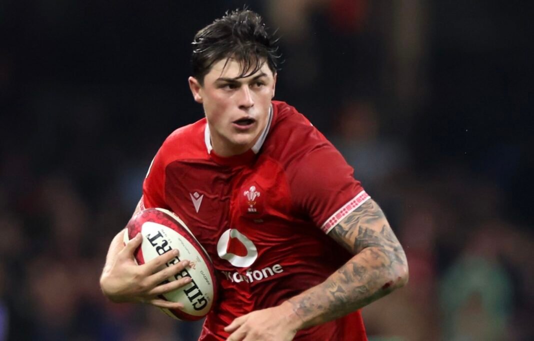 Rees-Lightning to strike from fullback