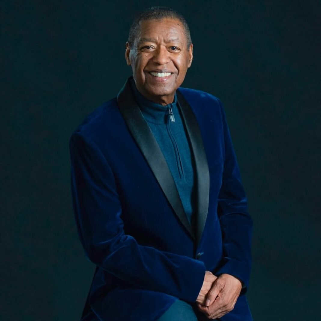 5 Essential Ron Kenoly Songs to Remember the Gospel Legend