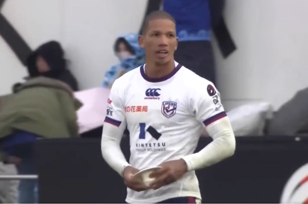 Watch: Manie doing Manie things in Japan