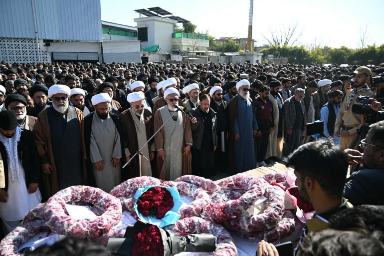 Thousands mourn 32 victims of Islamabad Shia mosque bombing in Pakistan