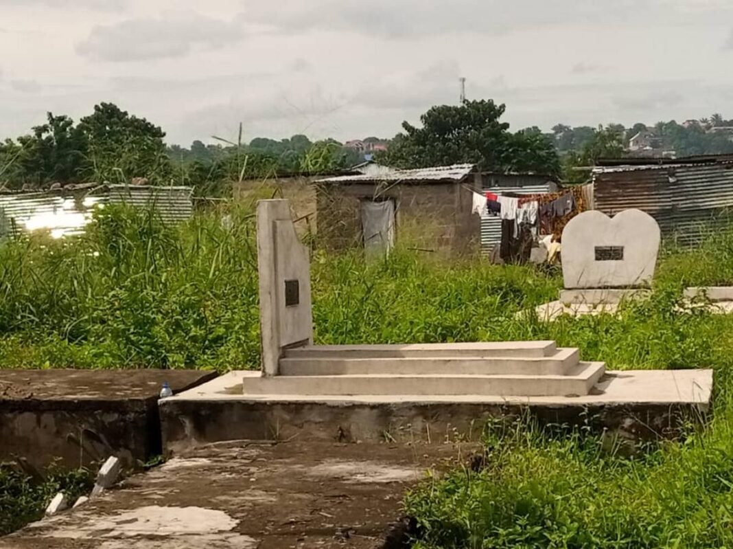 Le cimetière de Kambakamba spolié, maisons et boîtes de nuit érigées sur des tombes à Kisangani