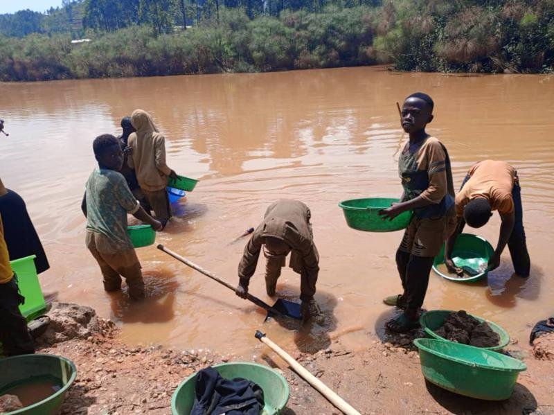 Des députés provinciaux de Bas-Uélé dénoncent un « pillage minier » par la société Oasis SARL à Ango et Poko