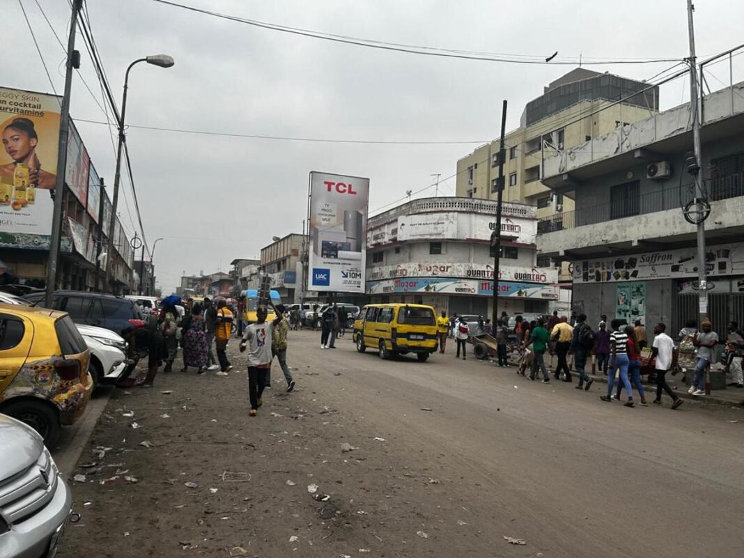 Grève des travailleurs des magasins des Indopakistanais à Kinshasa : un syndicaliste interpellé par la police