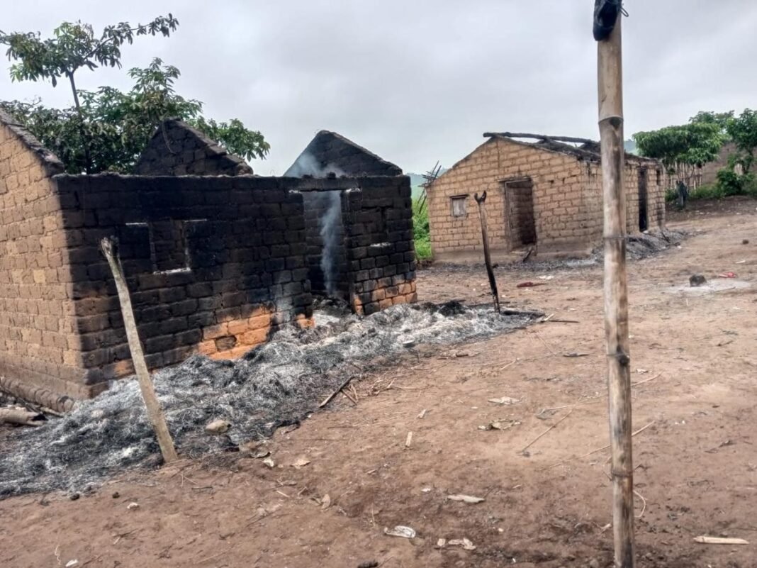 Plus de 1 000 personnes sans abri après l’incendie de plus de 200 maisons à Ango au Bas-Uele