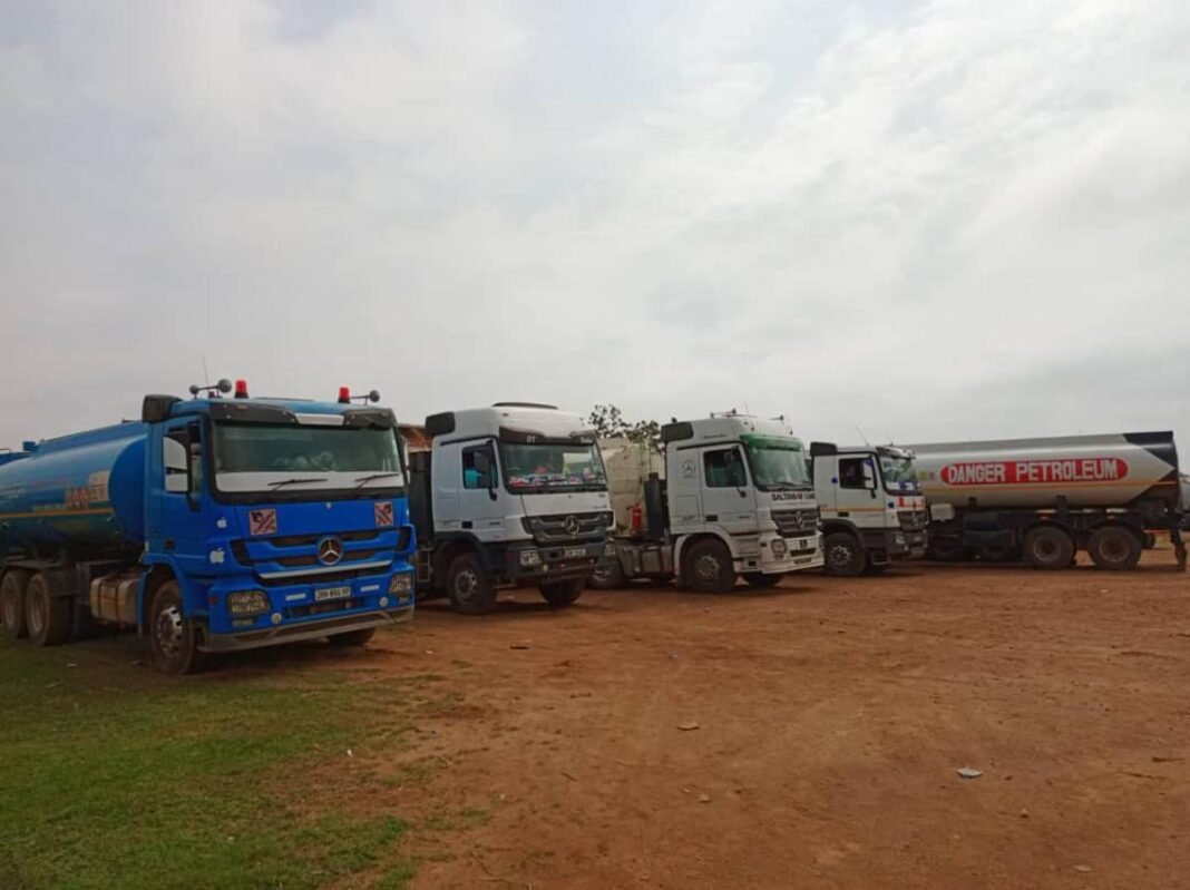 Plus de 200 camions-citernes bloqués à Mahagi à la suite d’une grève des camionneurs : le prix du carburant flambe à Bunia