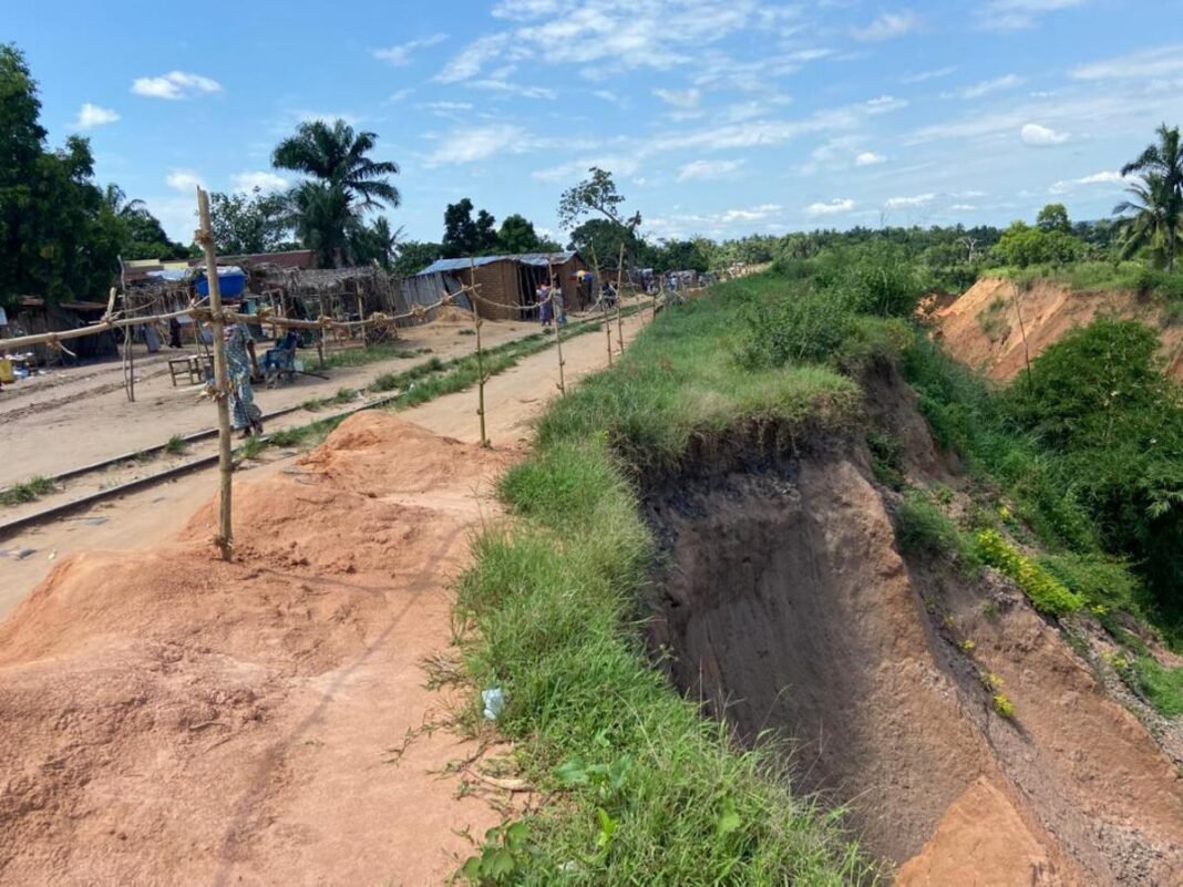 Kasaï-Central : un ravin coupe la route nationale n°1 à Tshingana