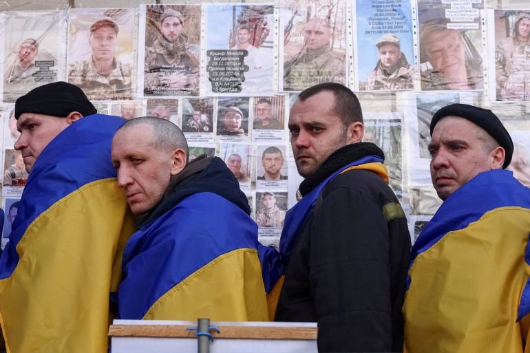 Zelenskyy visits front line as Ukraine and Russia swap 500 prisoners each