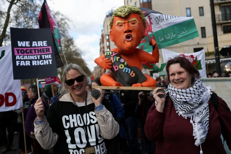 Hundreds of thousands march through London in stand against the far right