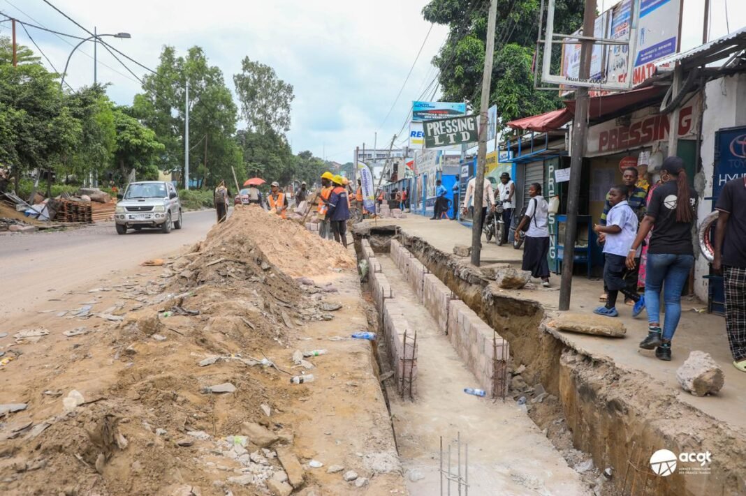 Des habitants de Mont-Ngafula saluent l’exécution des travaux anti‑érosifs à l’Université de Kinshasa