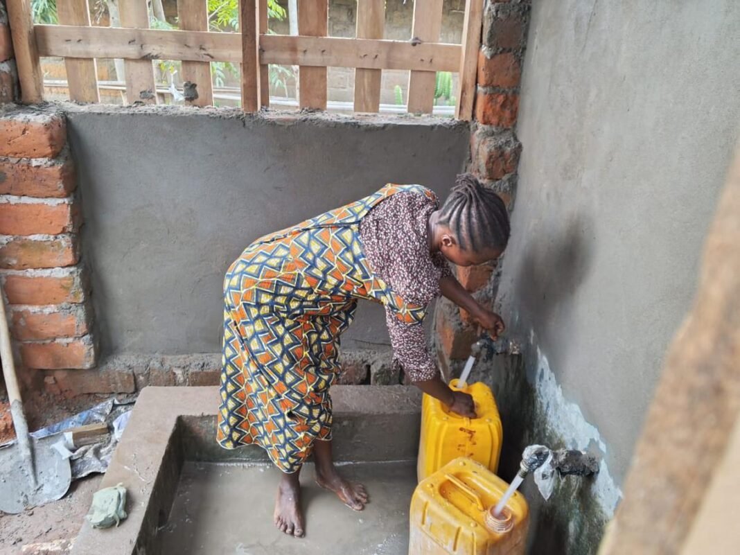 Plus de 60 000 personnes bénéficient de l’eau potable grâce à l’UNICEF et Rawbank à Kalemie