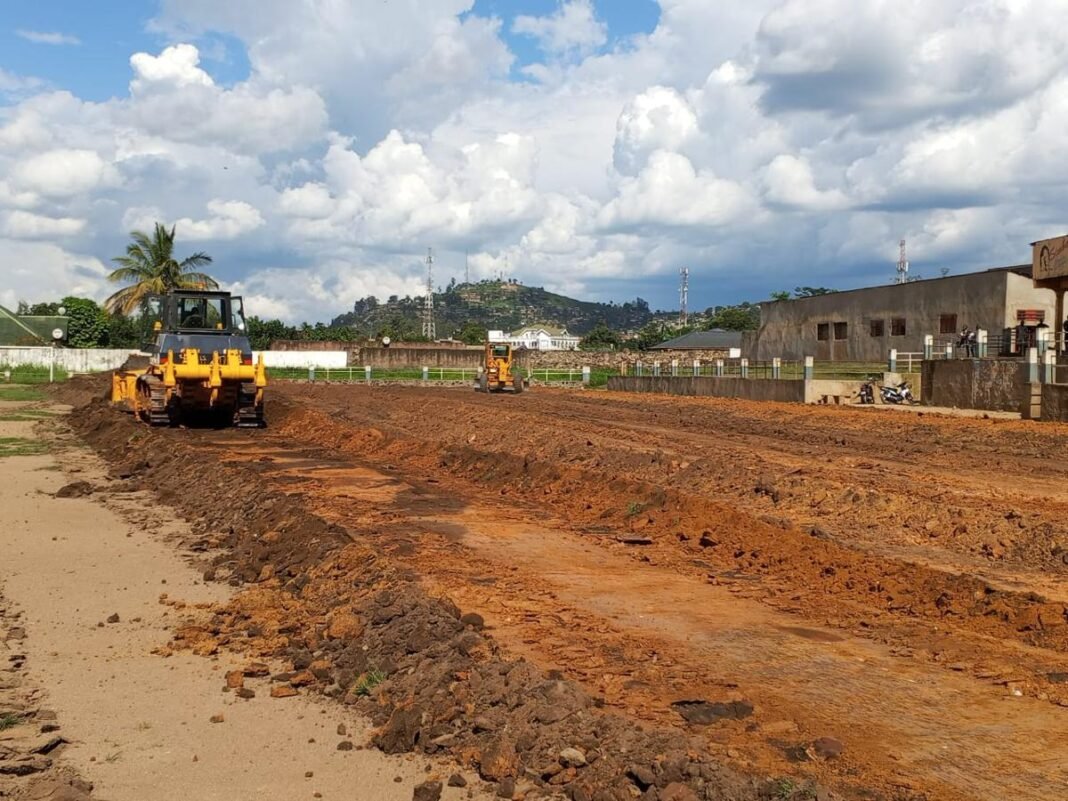 Début des travaux de modernisation du stade du 15 octobre à Beni