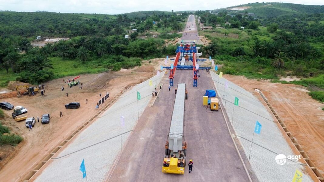 Projet Rocades : pose de la première poutre du pont Mfuti à Kasangulu