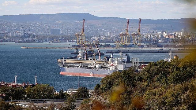 Damaged Russian tanker adrift in Mediterranean to be towed to Libyan port