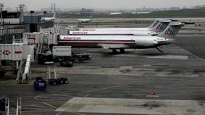Collision on the runway at New York LaGuardia Airport: Flights grounded