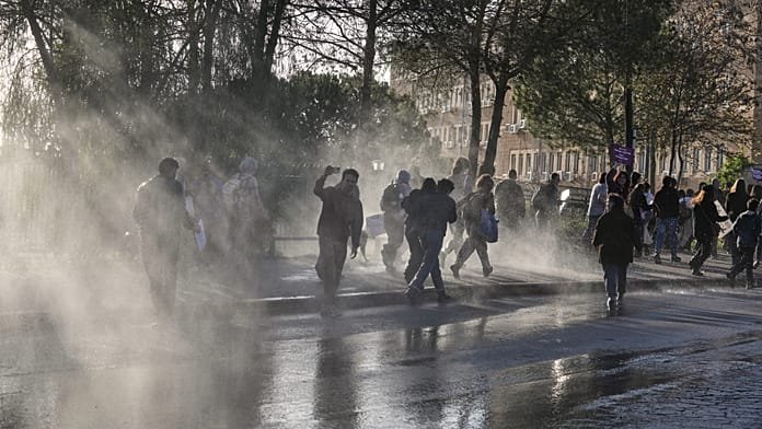 Israeli army clashes with Palestinians during north Jerusalem raid