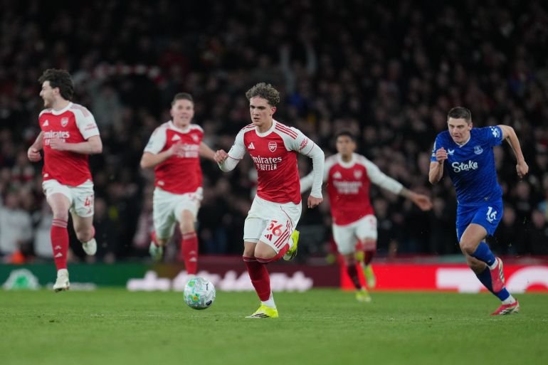 Arsenal beat Everton as Dowman makes Premier League history