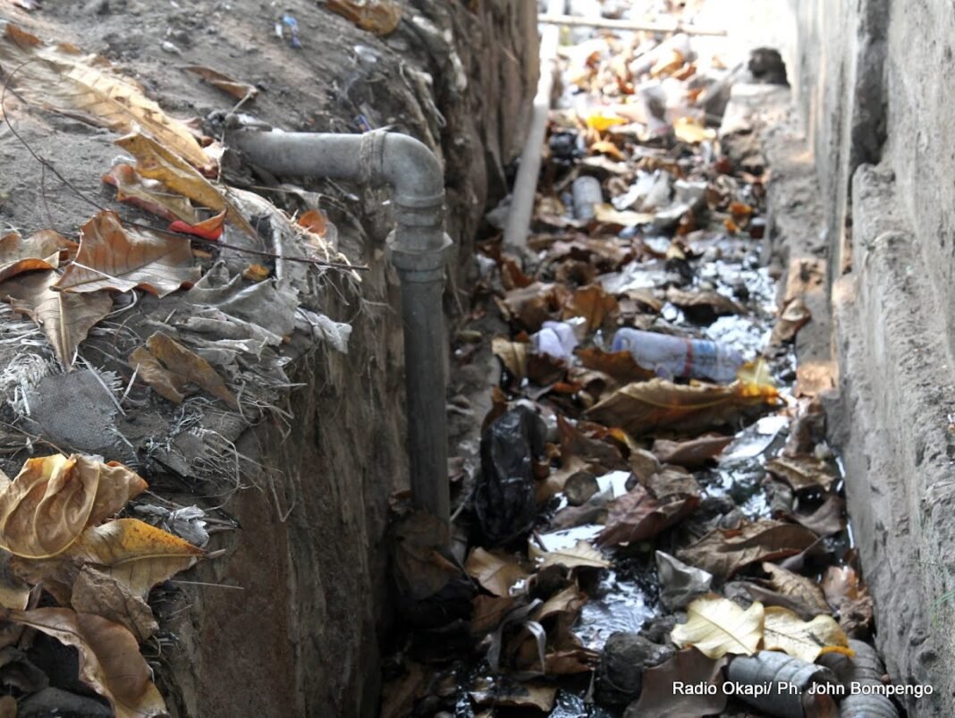 Le marché Selembao se meurt sous les immondices et les eaux usées à Bumbu