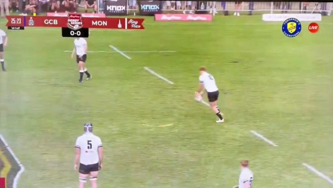 Watch: Monnas 10 nails 60m drop goal