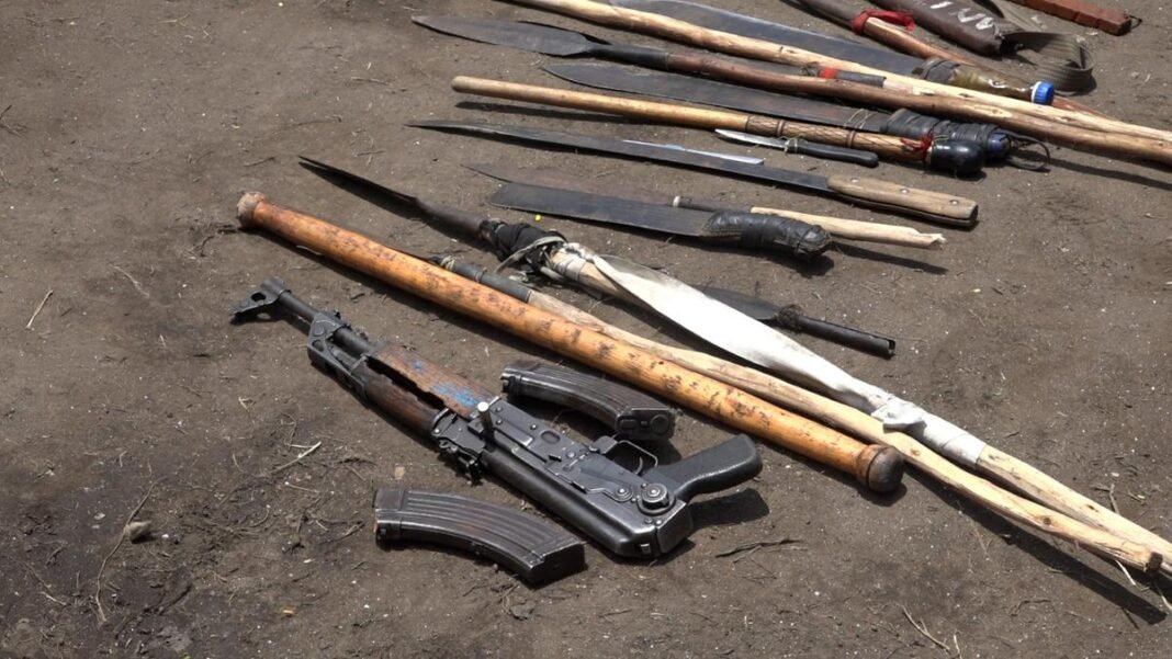 Les FARDC récupèrent un lot d’armes et de munitions attribué à la milice CRP à Djugu