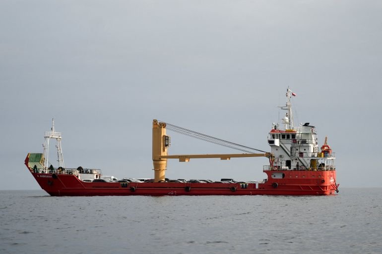 Shipping firms seek clarifications before crossing Hormuz