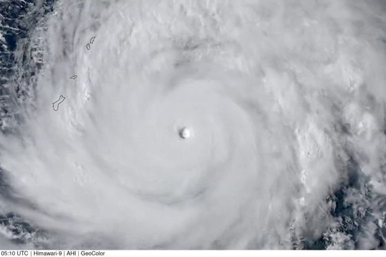 Super Typhoon Sinlaku bears down on Northern Mariana Islands, Guam