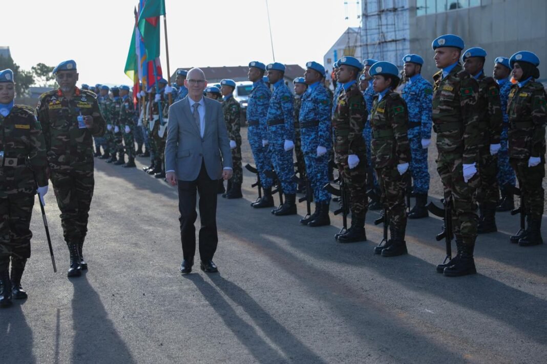 James Swan visite un camp de transit des FDLR démobilisés à Mubambiro