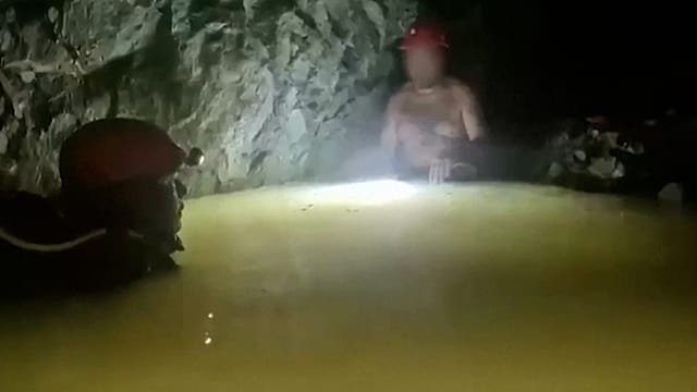 Mexico: Miner rescued alive after 14 days trapped underground