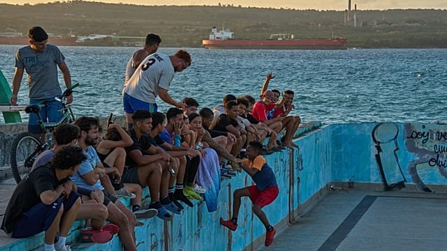 Cubans celebrate arrival of Russian oil tanker amid US energy blockade