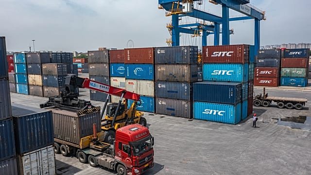 Chinese logistics firms shift away from Middle East as war raises costs