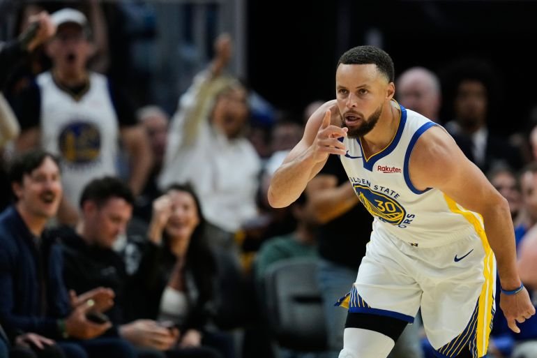 Steph Curry returns from injury with 29 points but Warriors lose to Rockets