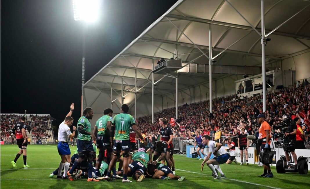 Crusaders give stadium fitting farewell