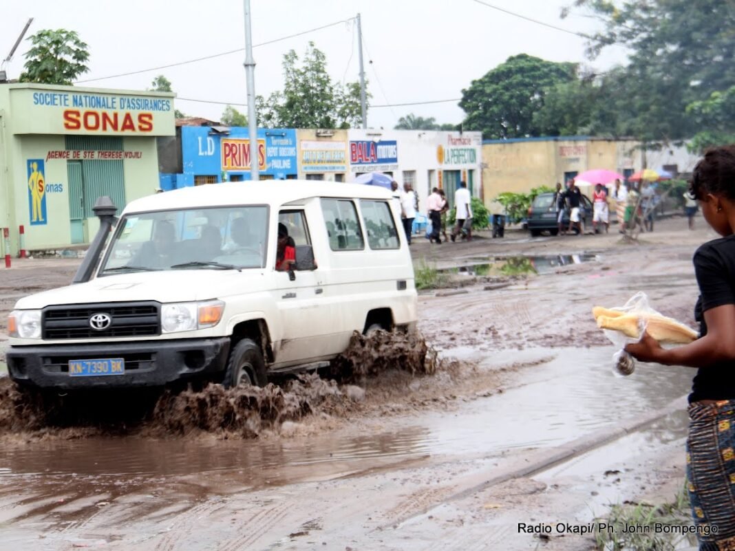Circulation difficile sur le tronçon Sainte‑Thérèse–Dokolo à N’Djili (Kinshasa)