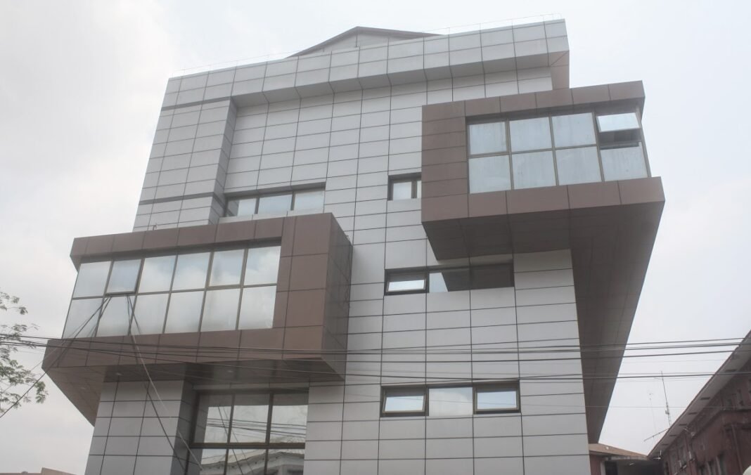 Impayés depuis 13 mois, les agents de l'administration urbaine de Kinshasa déclenchent une grève illimitée