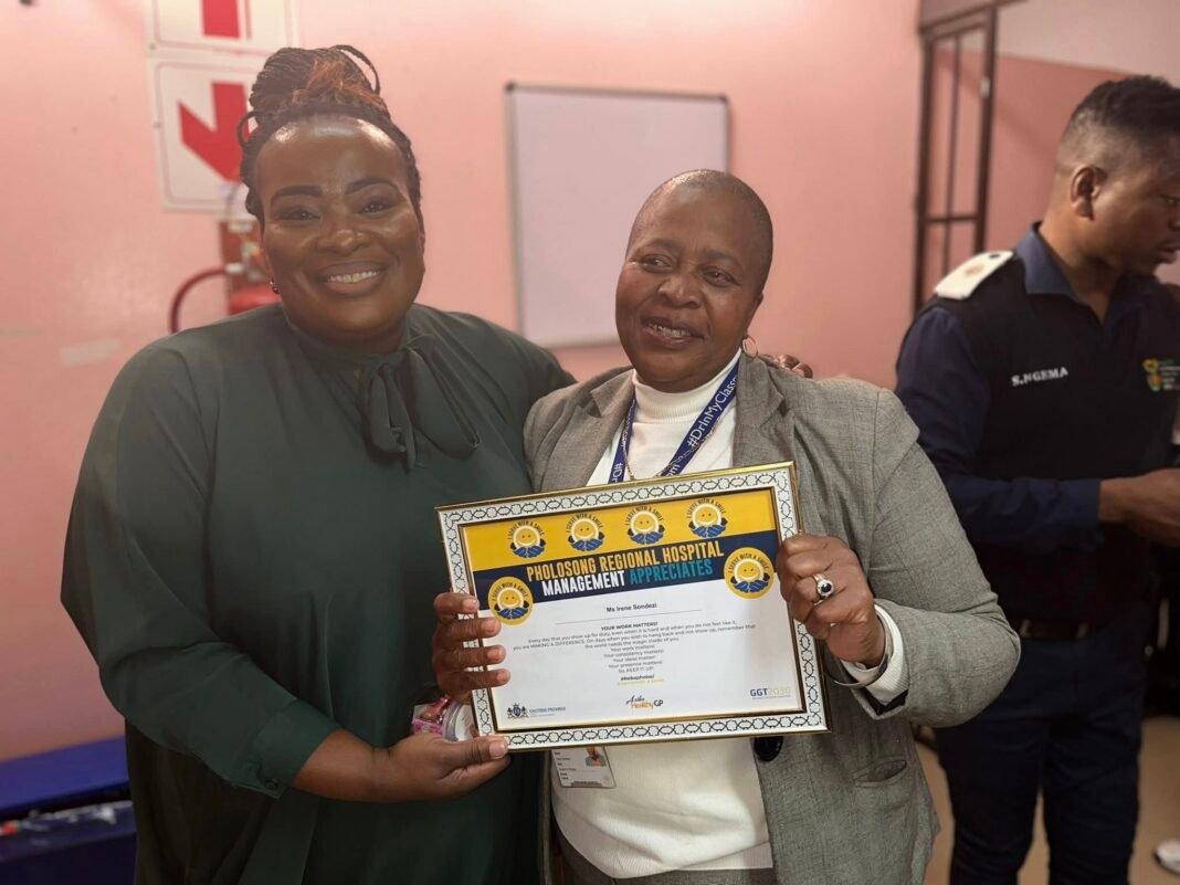 Queue marshal brings cheer to staff and patients at Pholosong Hospital