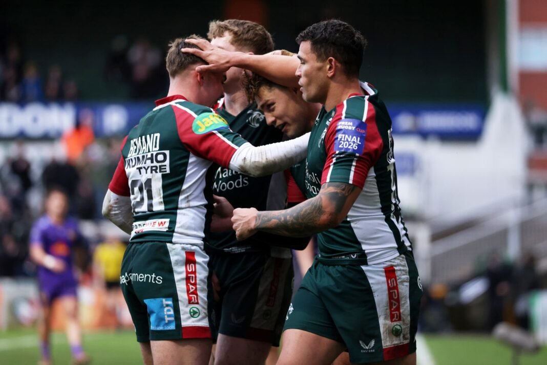 Sharks look abroad for experienced No 10