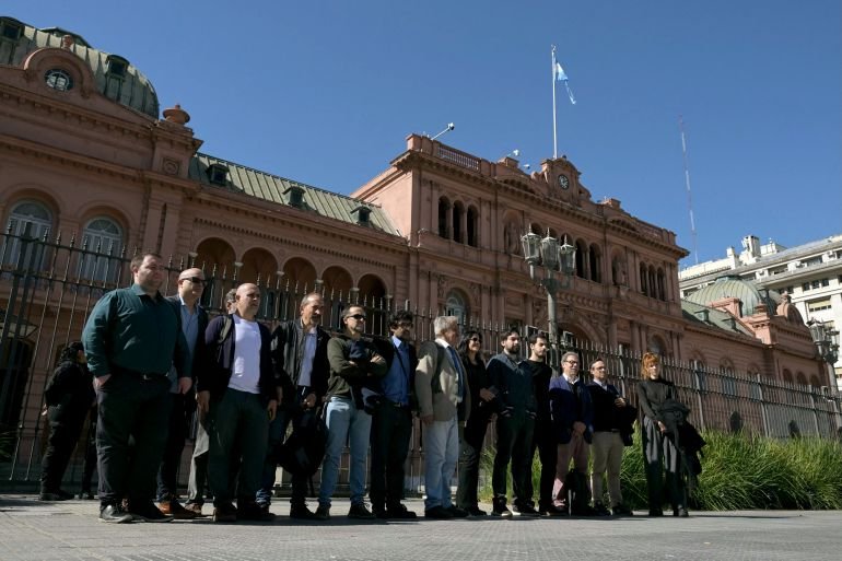 Milei administration in Argentina blocks journalist access to Casa Rosada