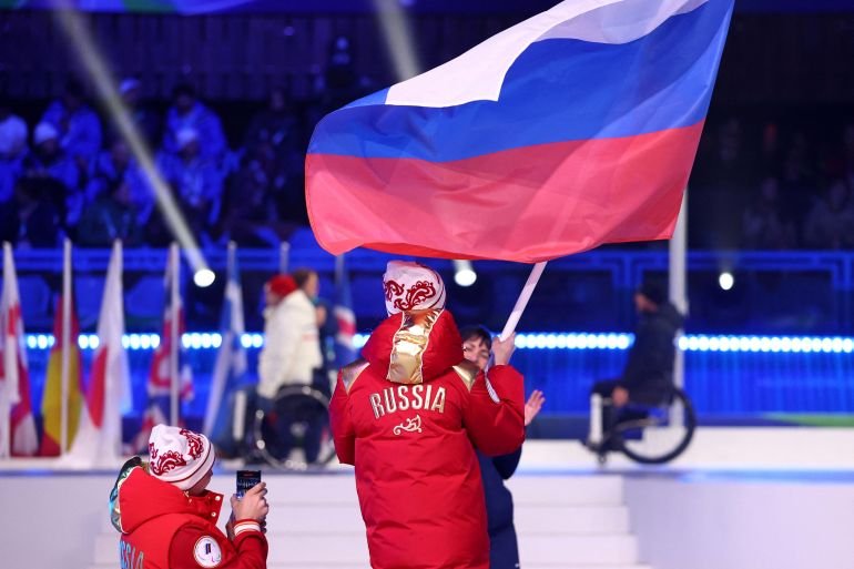 Flag, anthem restrictions dropped for Russian, Belarusian swimmers